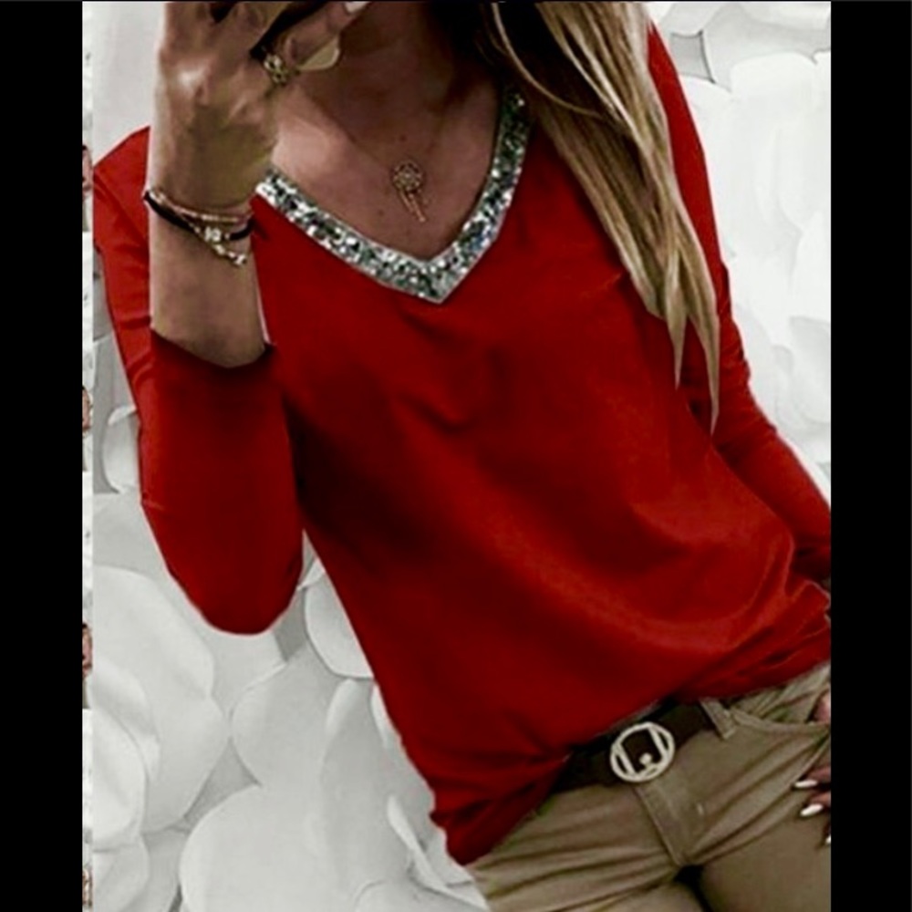 ❤️Red ❤️V-Neck Sequined Sparkle top. - Picture 4 of 4